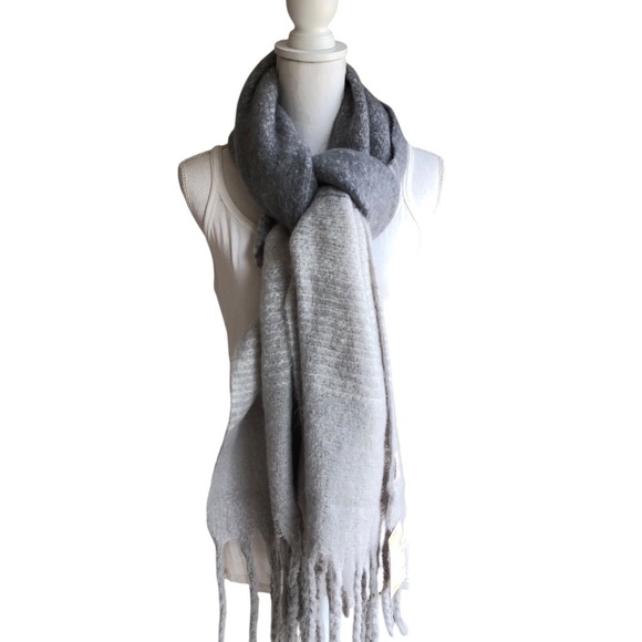 Ombre Gray Heather And White Striped Scarf - Picture 11 of 12